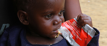 115 TL bağışınla her ay 7 çocuğa bir günlük tedavi edici besin sağlayabilirsin.