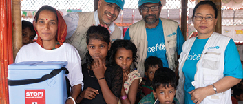 UNICEF ve ortakları,  sağlık, su, sanitasyon ve hijyen malzemeleri ile çocukların ve ailelerin ihtiyaçlarına cevap veriyor. 